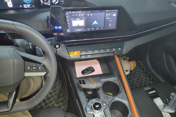 Used CHANGAN UNI-V 2023 1.5T Prestige Model
