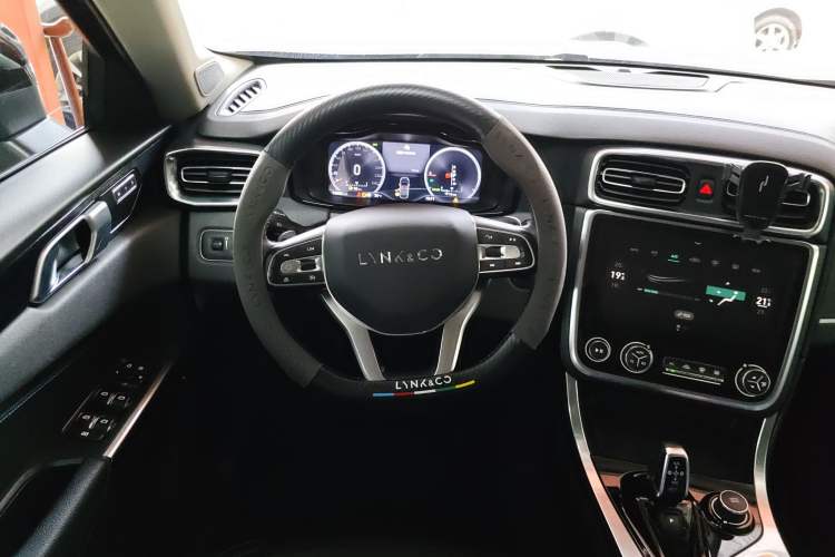 Used Lynk & Co 01 EM-P 2018 1.5T PHEV JingPro National Emission Standard V Steering Wheel