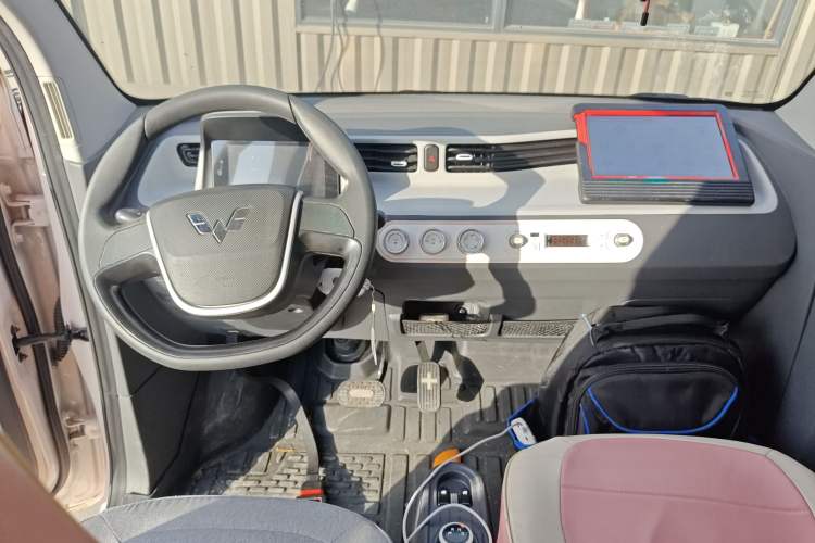 Used Wuling Hongguang MINIEV 2022 Macaron Premium Model – Lithium Ternary Battery
