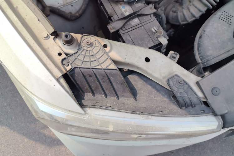 Used Wuling Hongguang 2019 1.5L S Comfort Edition China VI LAR Right Front Headlight