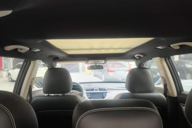 Used Geely Auto Emgrand X7 Sport 2018 1.8TD Automatic Two-Wheel Drive Smart Connect 4G Internet Edition Headliner