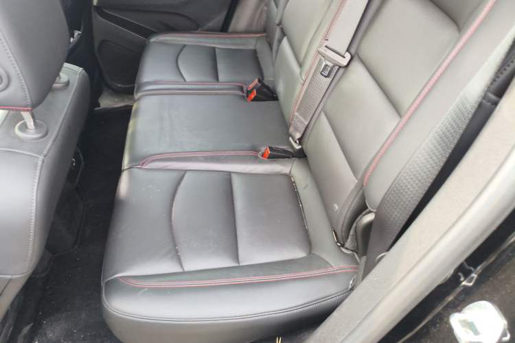 Used Chevrolet Equinox 2019 Redline 550T Automatic All-Wheel-Drive RS Model China VI Standard Left Rear Seat