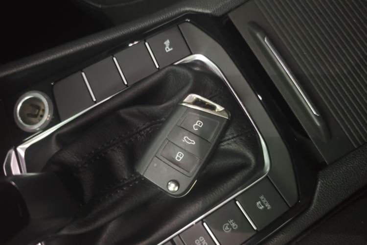 Used Volkswagen Sagitar 2020 280TSI DSG Luxury Version China VI Standard Vehicle Key