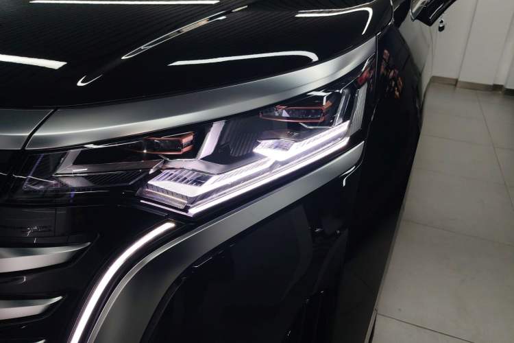 Used Denza D9 2024 DM-i 980 Four-Wheel Drive Prestige Model
