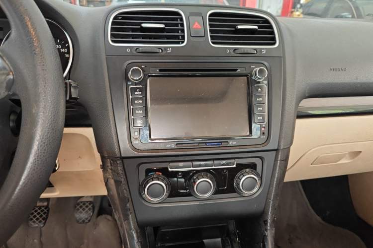 Used Volkswagen Golf 2011 1.4 TSI Manual Comfort Edition Audio And AC Panel