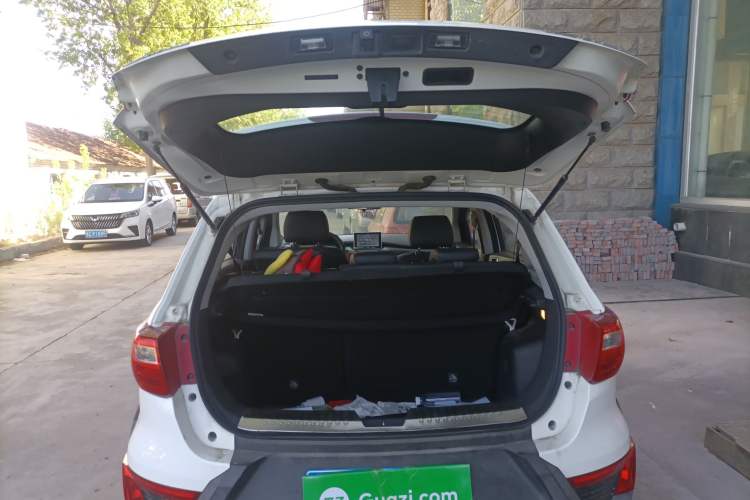 Used BAIC Senova X25 2015 1.5L Automatic Elite Model Trunk