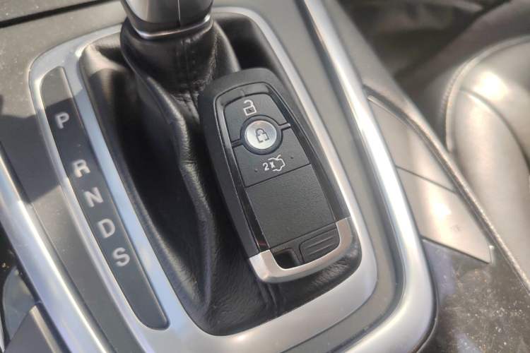 Used Ford Edge 2018 EcoBoost 245 Four-Wheel Drive Titanium 7-Seater Vehicle Key