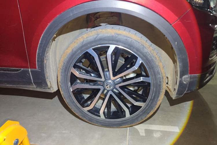 Used Volkswagen T-ROC 2021 Revised Version 280TSI DSG Two-Wheel Drive Comfort & Smart Connectivity Edition Right Front Wheel Hub