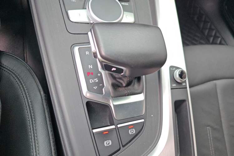 Used Audi A4L 2019 40 TFSI Fashion Edition China VI Emission Standard
