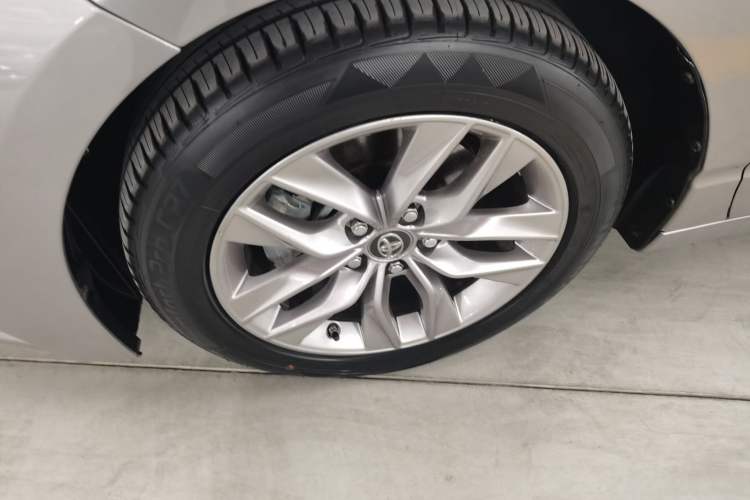 Used Toyota Avalon 2019 Dual-Engine 2.5L Luxury Edition China VI Standard