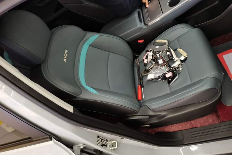 Used AION Y 2023 Younger Star Edition Right Front Seat