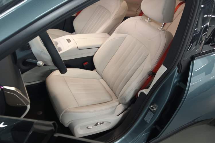 Used ONVO L60 2024 60 kWh Rear-Drive Version