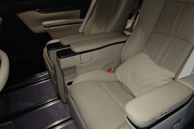 Used Toyota Alphard 2023 Dual-Motor 2.5L Premium Golden Edition