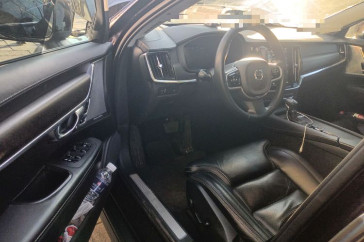 Used Volvo V90 2017 Cross Country T5 AWD Prestige Edition
