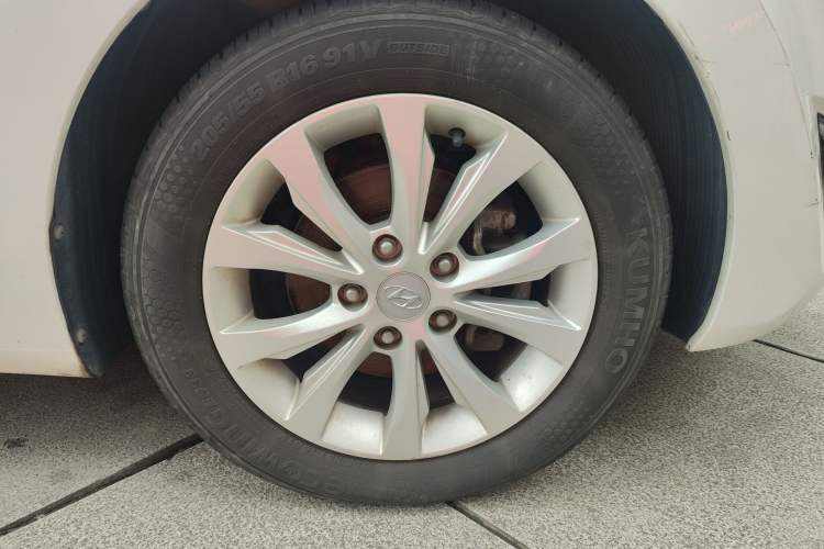Used Hyundai Elantra (5th Generation / Langdong) 2016 1.6L Automatic Smart Version Right Front Wheel Hub