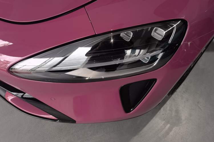 Used Xiaomi Auto SU7 2024 Four-Wheel Drive Ultra-Long Range Advanced Intelligent Driving Max Edition Left Front Headlight