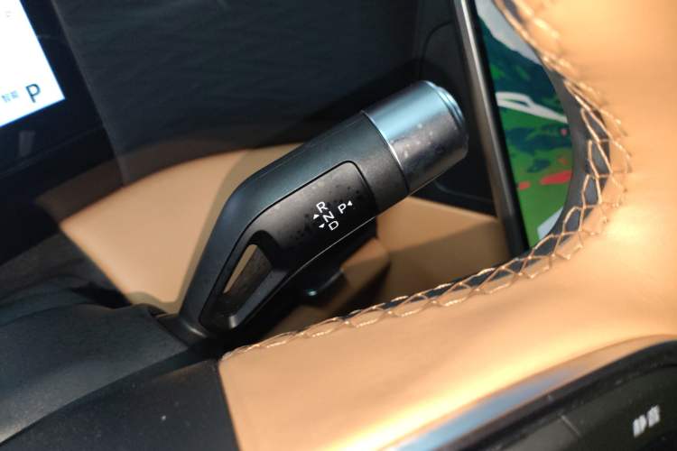 Used Geely Galaxy L7 2025 EM-i 115km Exploration+ Edition Gear Lever