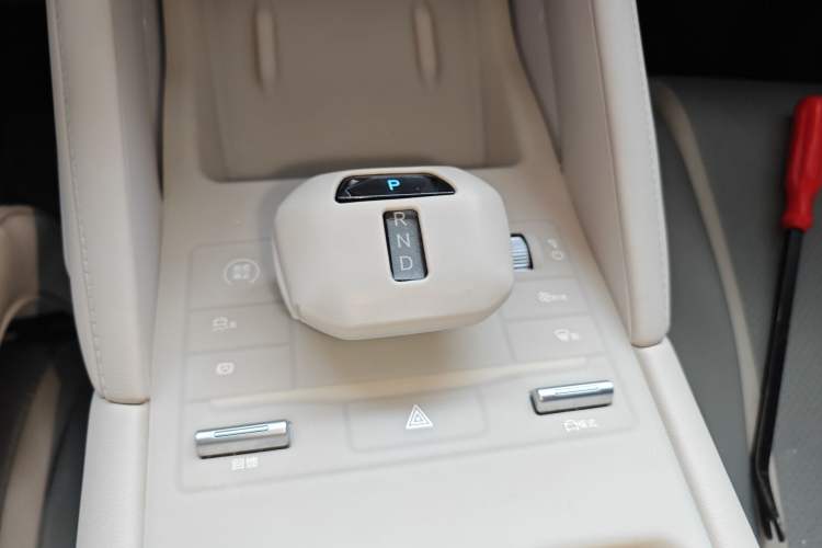 Used BYD Yuan UP 2024 401KM Beyond Edition Gear Lever