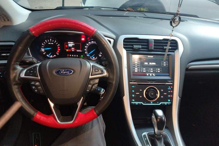 Used Ford Mondeo 2013 1.5L GTDi180 Fashion Edition Center Console