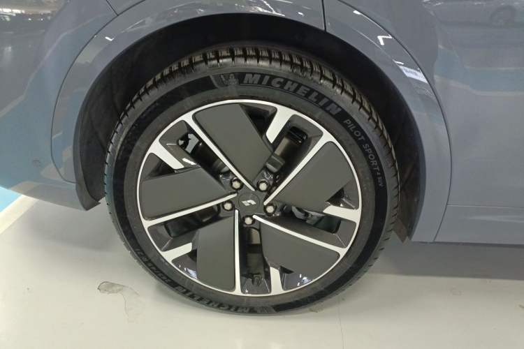 Used Li Auto L7 2025 Ultra Smart Refreshed Edition Exterior 5