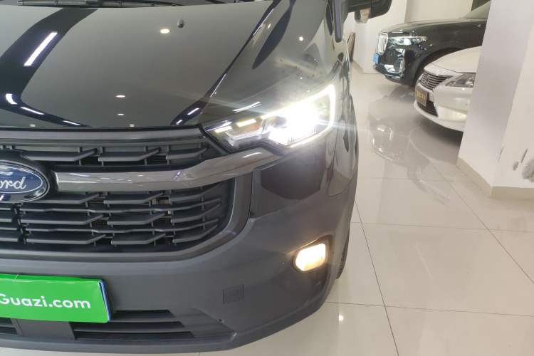 Used Ford Transit 2023 2.0T Gasoline Automatic Multi-Function Commercial Vehicle Short Wheelbase Low Roof 5/6 Seats