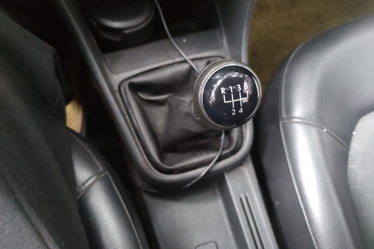 Used Volkswagen Santana 2015 1.6L Manual Comfort Edition Gear Lever