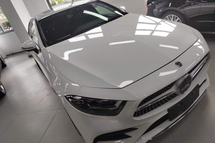 Used Mercedes-Benz CLS 2018 CLS 300 Luxury Model Front Right 45 Deg