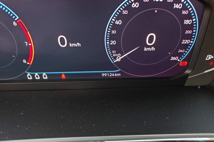 Used Volkswagen Passat 2019 330TSI Luxury Edition China VI Standard Odometer Close Up