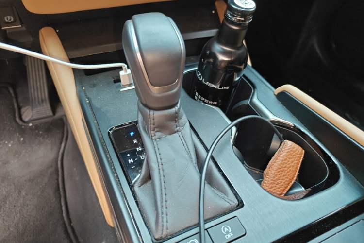 Used Lexus ES 2024 200 Premium Edition Gear Lever