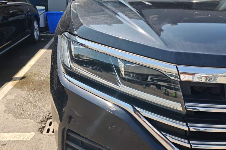 Used Volkswagen Touareg  Right Front Headlight