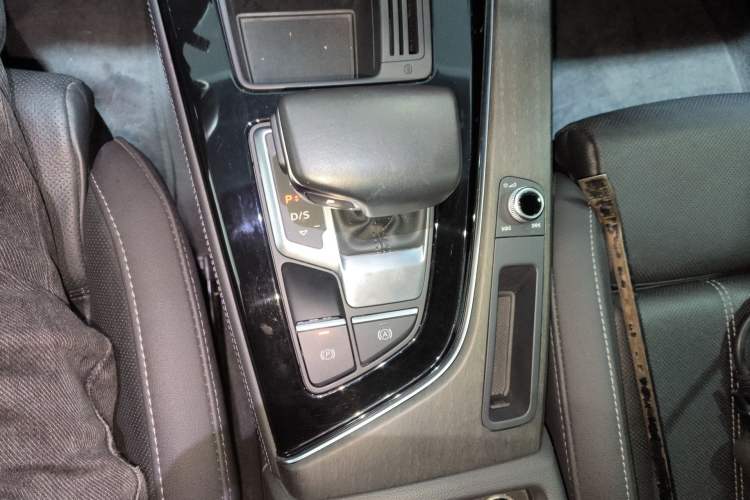 Used Audi A4L 2023 40 TFSI Luxury Dynamic Model
