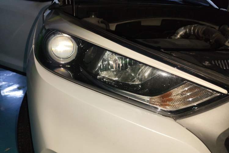 Used Hyundai Tucson 2015 1.6T Dual-Clutch Two-Wheel-Drive Smart Model Right Front Headlight