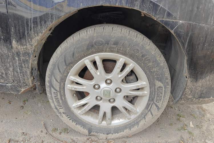 Used Zotye Z300 2012 1.5L Manual Luxury Version Right Front Wheel Hub