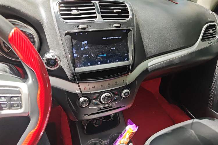 Used Dodge Journey 2013 2.4L Two-Wheel Drive Luxury Version
