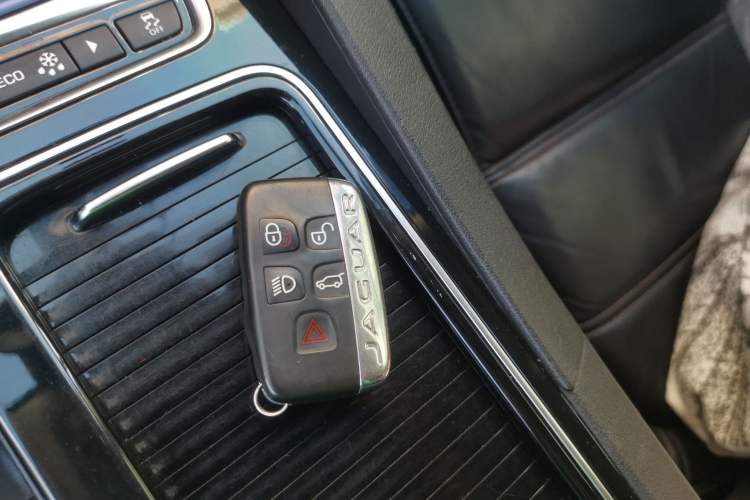 Used Jaguar F-PACE 2018 2.0T Four-Wheel Drive Urban Luxury Edition Vehicle Key