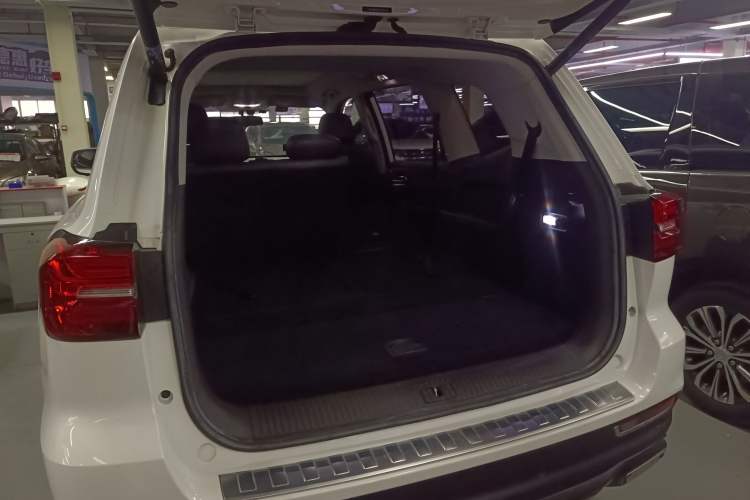 Used Roewe RX8 2019 30T Smart Connectivity Two-Wheel Drive Supreme Flagship Edition