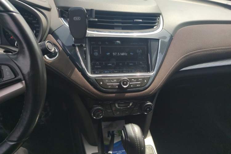 Used Chevrolet Malibu 2017 1.5T Automatic Luxury Edition Audio And AC Panel