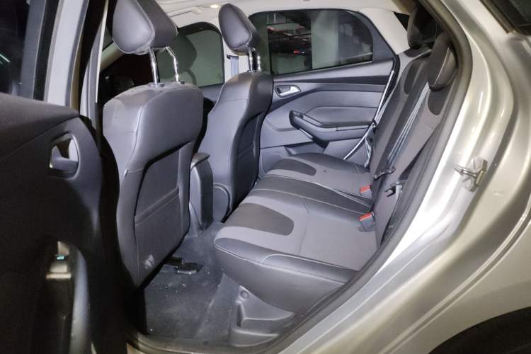 Used Ford Focus 2012 Sedan 1.6L Manual Fashion Edition
