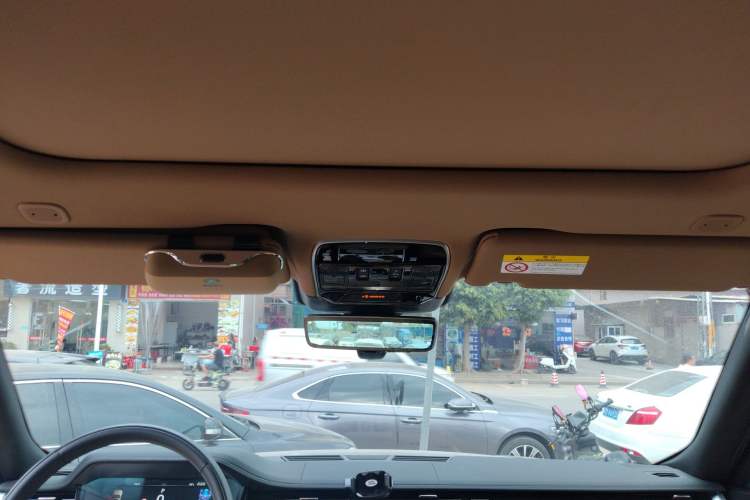 Used Land Rover Range 2025 3.0 L6 400 PS Extended Luxury Edition Headliner