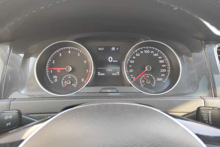 Used Volkswagen Golf 2018 230TSI Automatic Luxury Version
