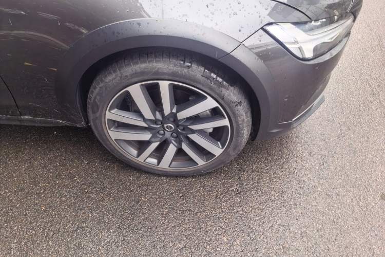 Used Volvo V90 2024 Cross Country B5 AWD Prestige Edition