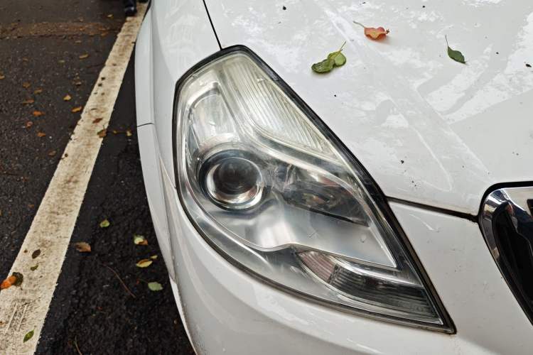 Used Buick Excelle 2013 1.5L Automatic Classic Model Right Front Headlight