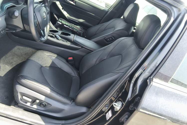 Used Toyota Avalon 2019 Dual-Engine 2.5L Luxury Edition China VI Standard Left Front Seat