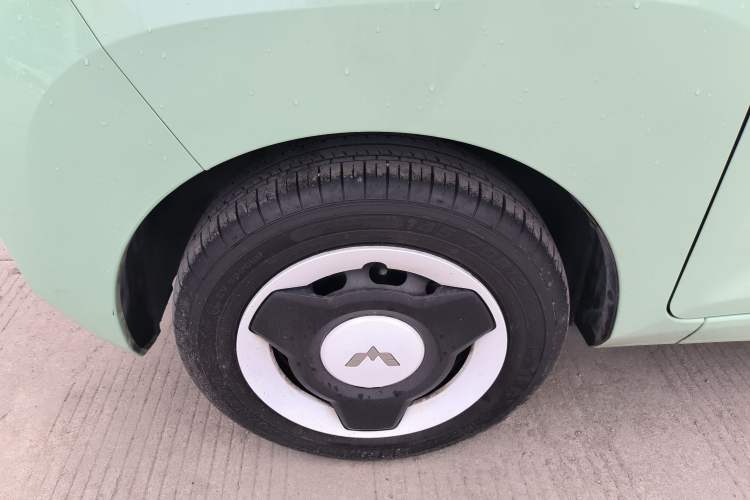 Used Wuling Hongguang MINIEV 2022 Macaron Premium Model – Lithium Iron Phosphate Left Front Wheel Hub