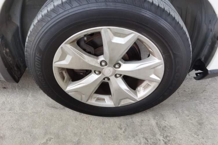 Used Subaru Forester 2013 2.5i Automatic Elite Edition Right Front Wheel Hub
