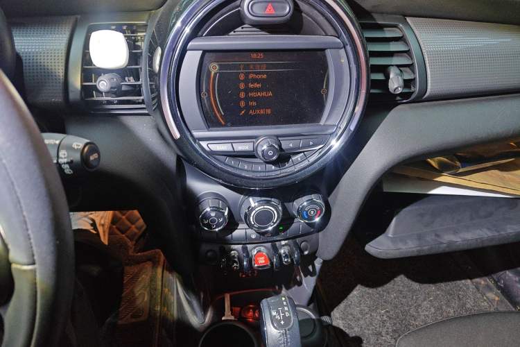 Used MINI 2016 1.5T COOPER Five-Door Edition Audio And AC Panel