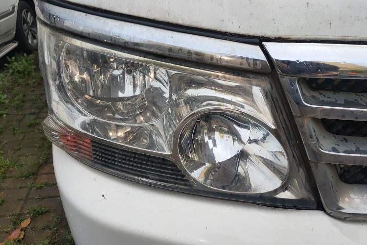 Used Jinbei Hiace 2014 2.0L 5th Generation Kuaiyunwang Business Version 4G19 Right Front Headlight
