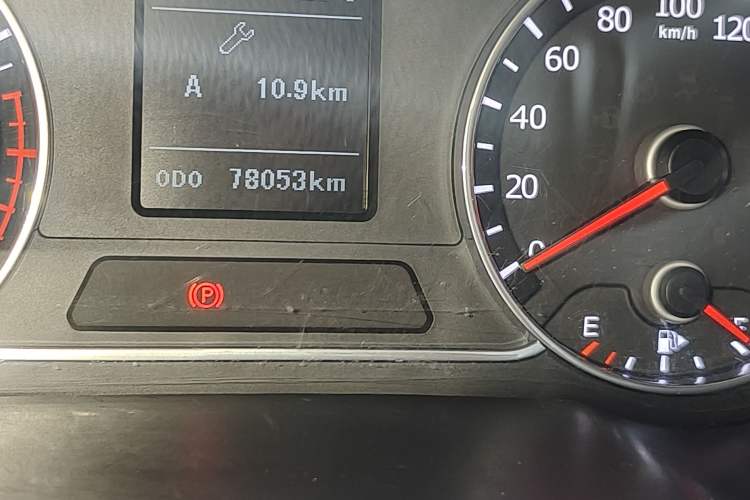 Used Land X7 2015 2.0T Panoramic Prestige Edition Odometer Close Up