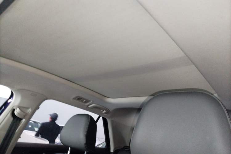 Used Volkswagen T-ROC 2021 280TSI DSG Two-Wheel Drive Comfort Connect Edition
