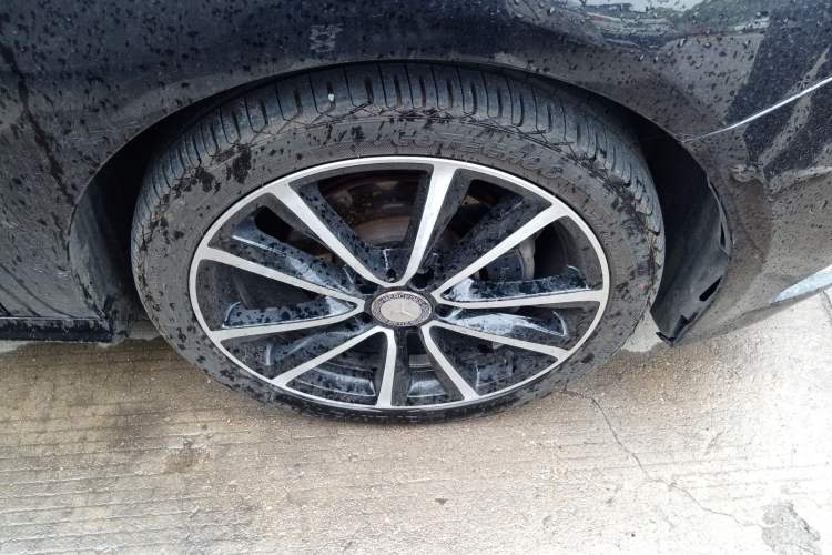 Used Mercedes-Benz B-Class 2012 B 200 Right Front Wheel Hub